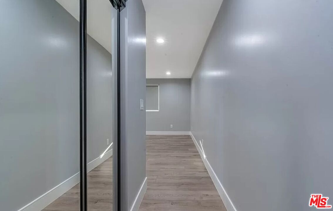 1947 N Vista Del Mar Ave