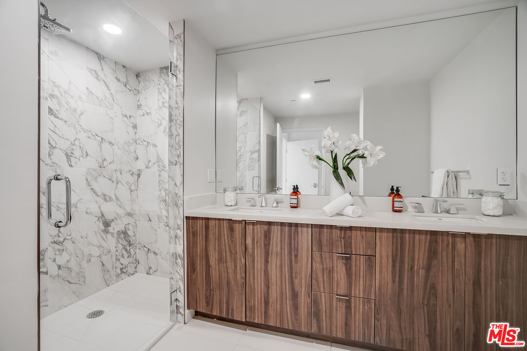 1021 S Shenandoah St Unit: 204