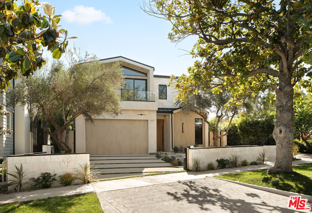 315 S Gretna Green Way