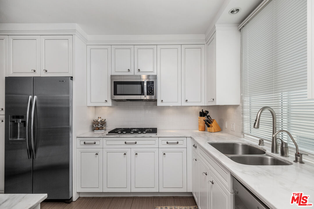 100 S Wetherly Dr Unit: 5