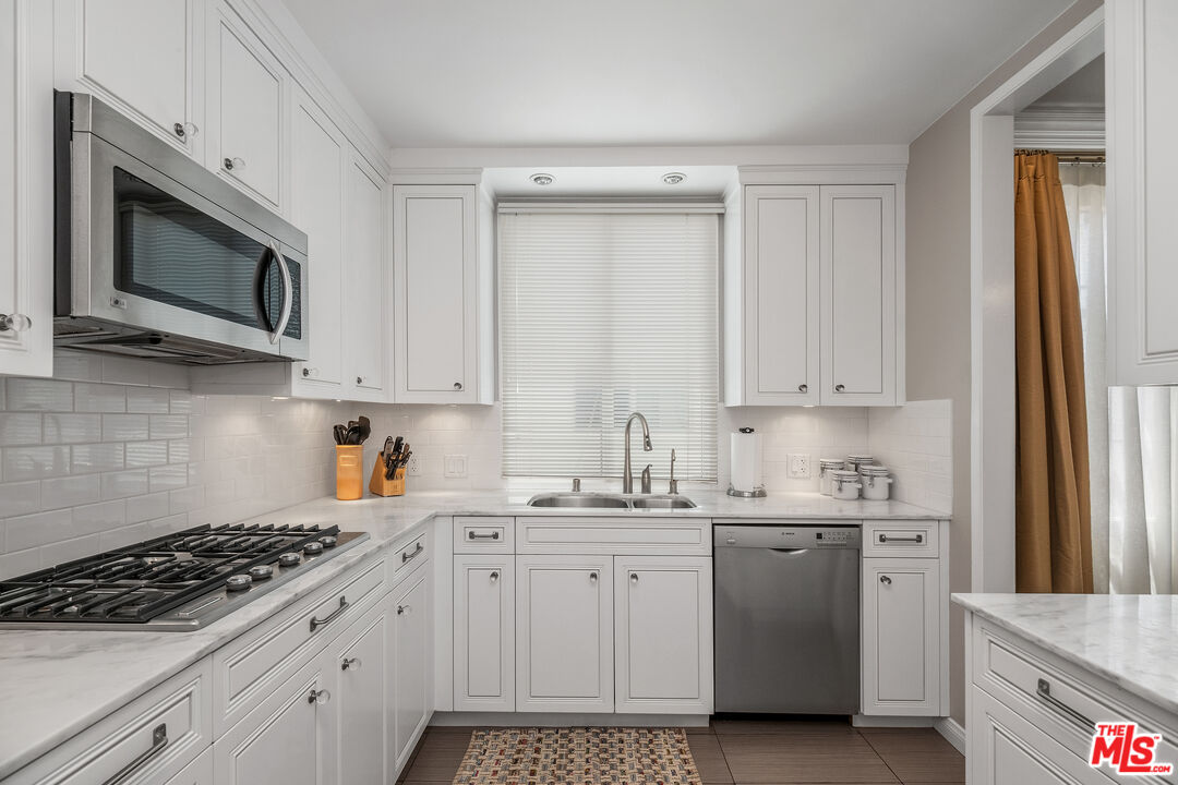 100 S Wetherly Dr Unit: 5