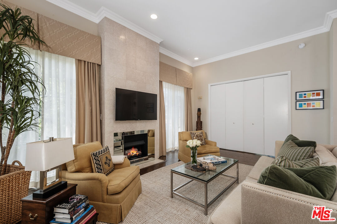 100 S Wetherly Dr Unit: 5