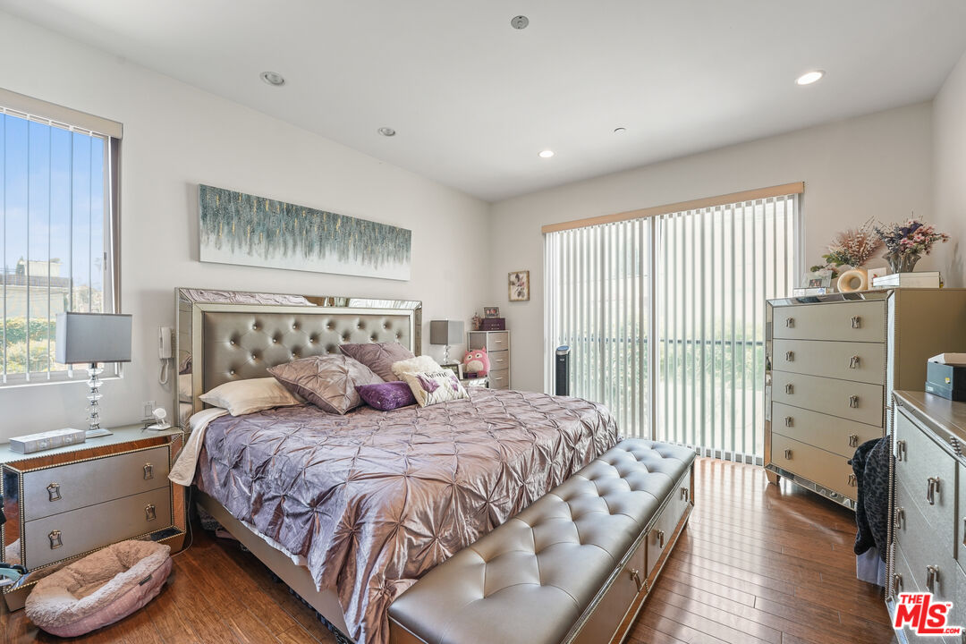 819 HOLT AVE Unit: 200