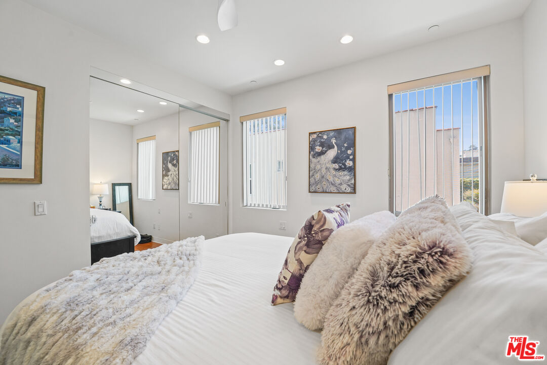 819 HOLT AVE Unit: 200