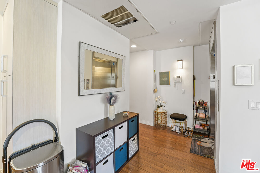 819 HOLT AVE Unit: 200