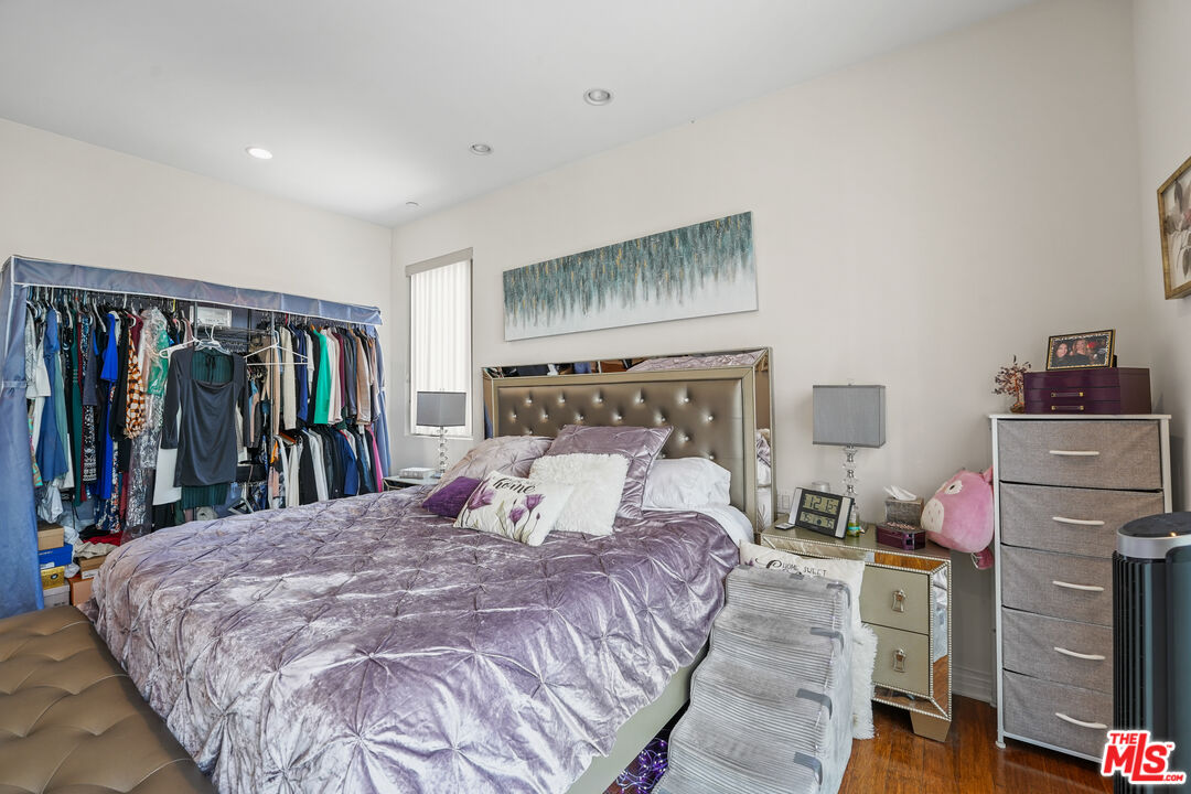 819 HOLT AVE Unit: 200