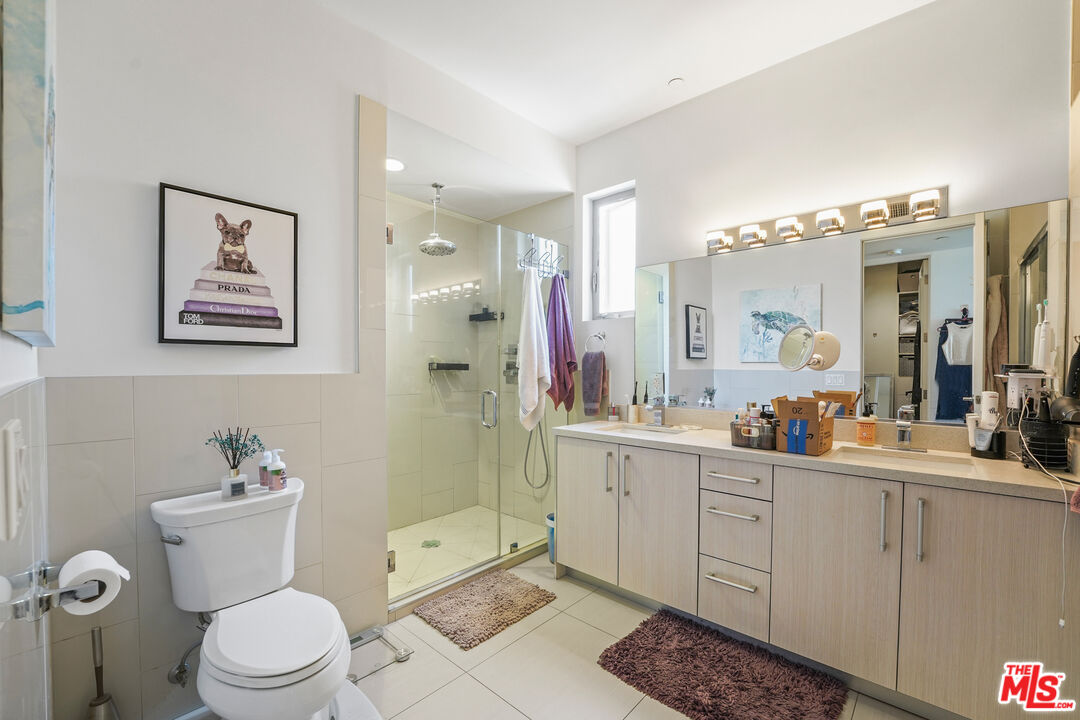 819 HOLT AVE Unit: 200