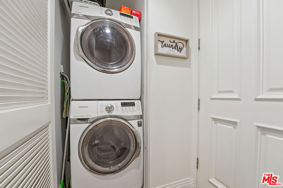 819 HOLT AVE Unit: 200