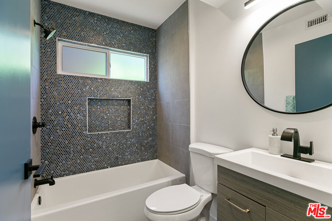 2922 HAUSER BLVD Unit: 3