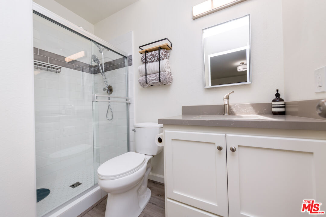 5735 Lake Lindero Dr