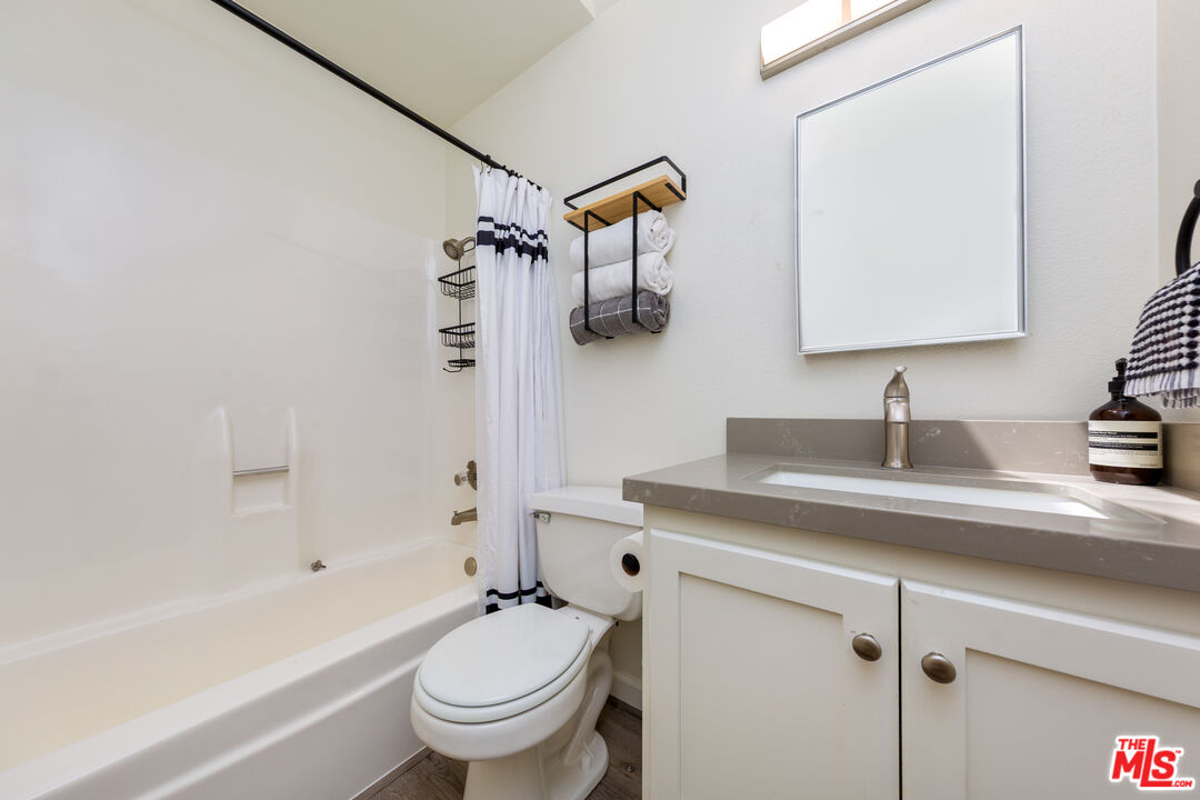 5735 Lake Lindero Dr