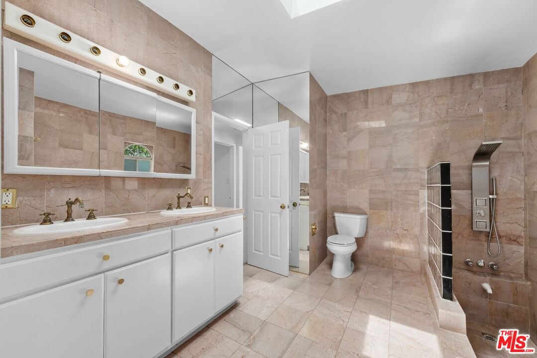 4442 Saint Clair Ave