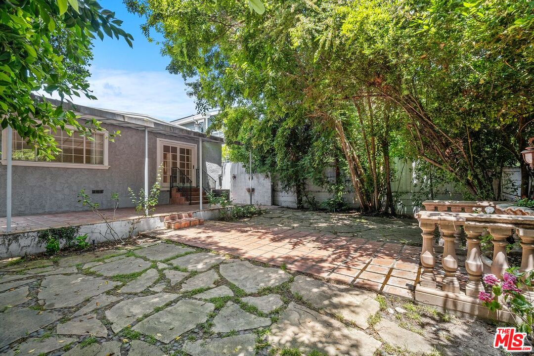 4442 Saint Clair Ave