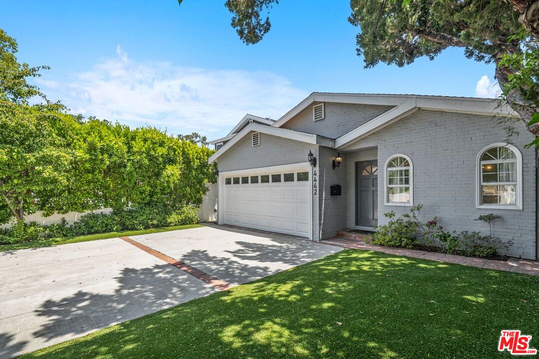 4442 Saint Clair Ave