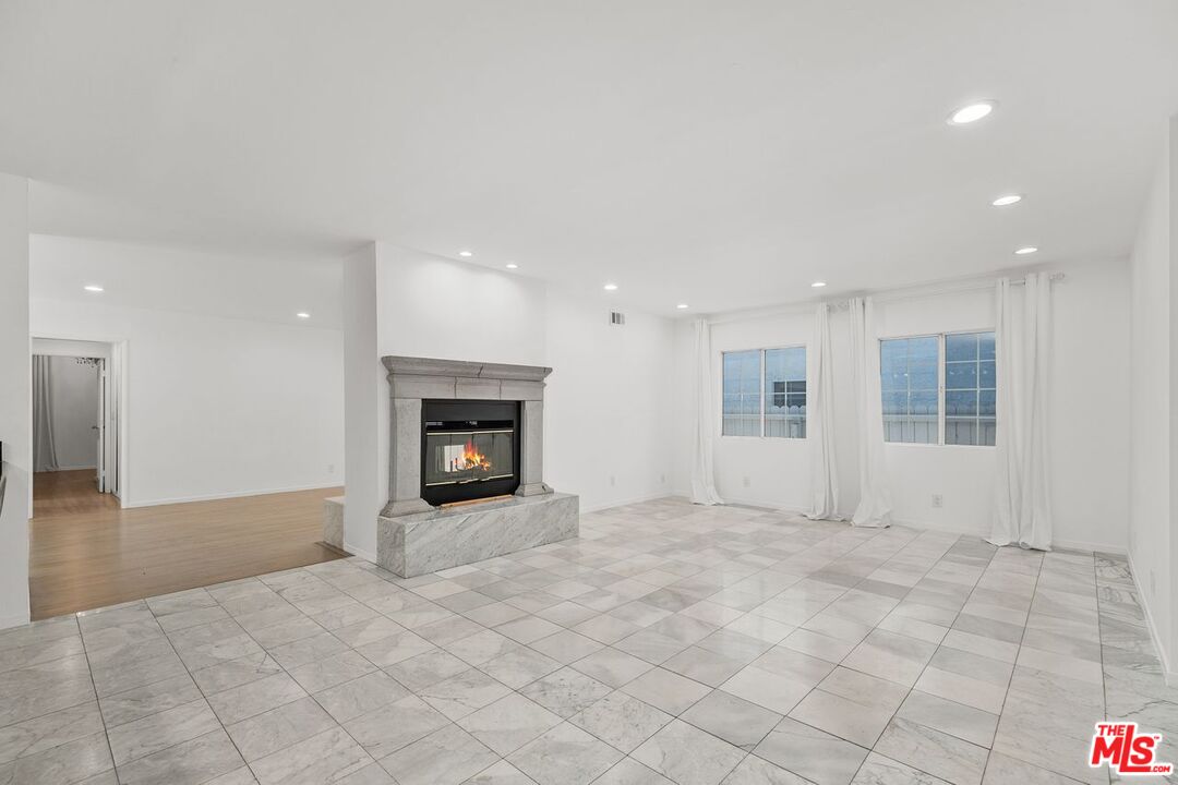 4442 Saint Clair Ave