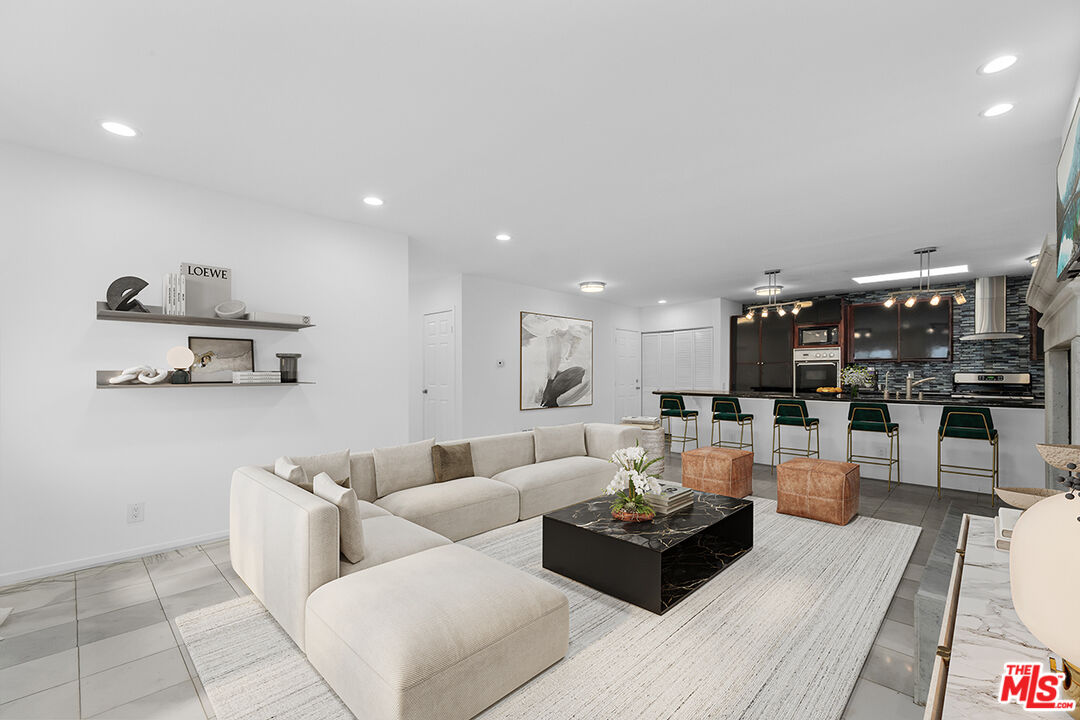 4442 Saint Clair Ave