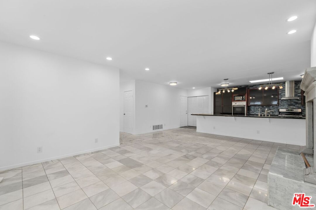 4442 Saint Clair Ave