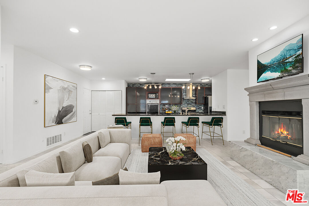 4442 Saint Clair Ave