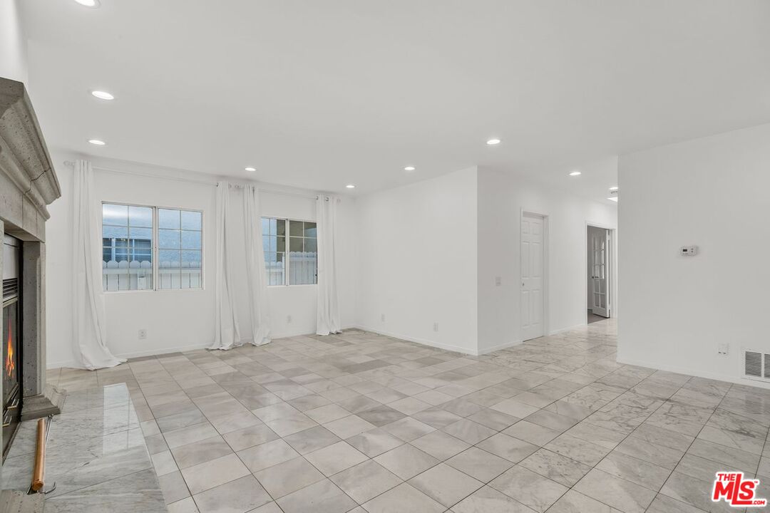 4442 Saint Clair Ave