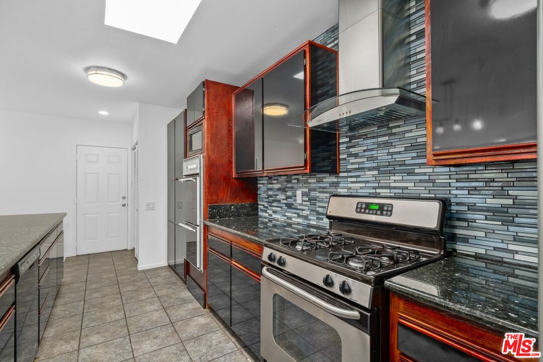 4442 Saint Clair Ave