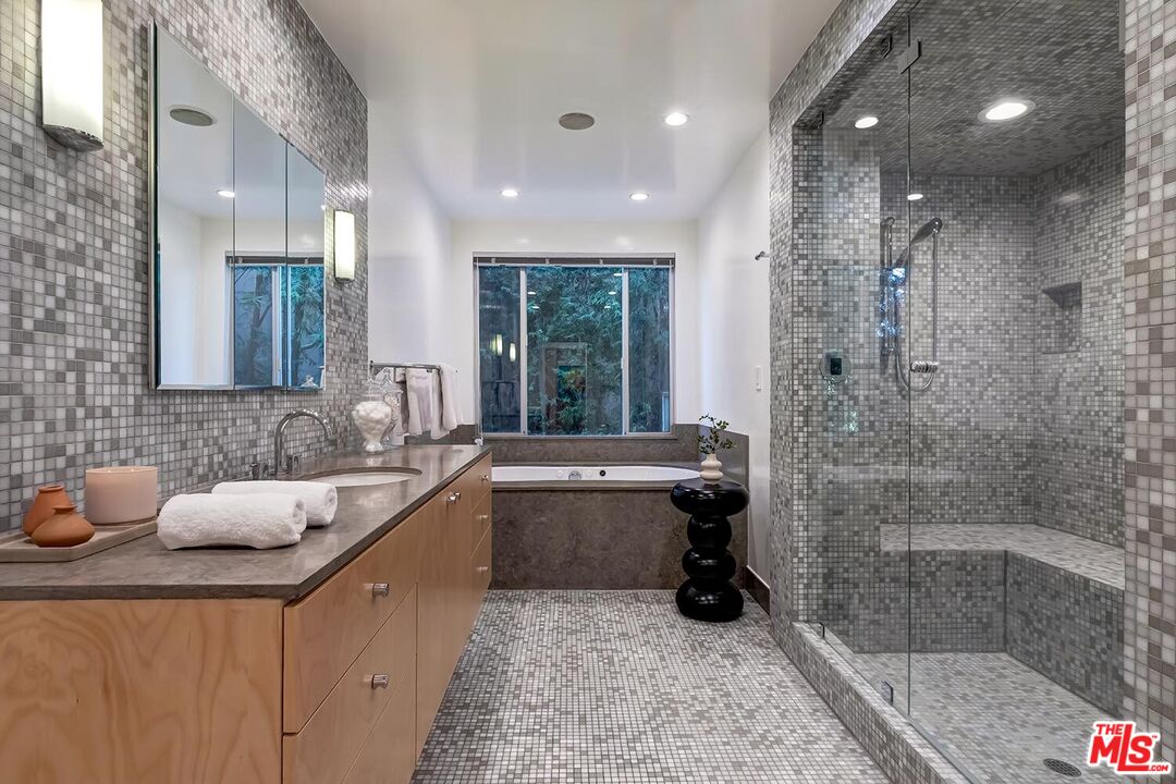 9316 Beverly Crest Dr