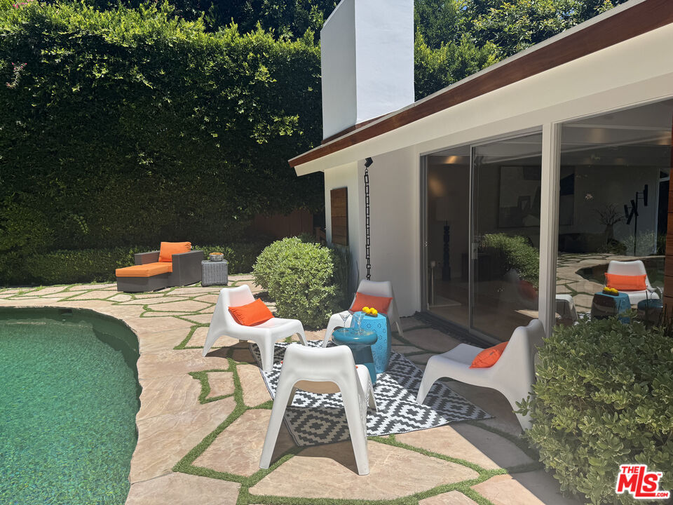 9316 Beverly Crest Dr