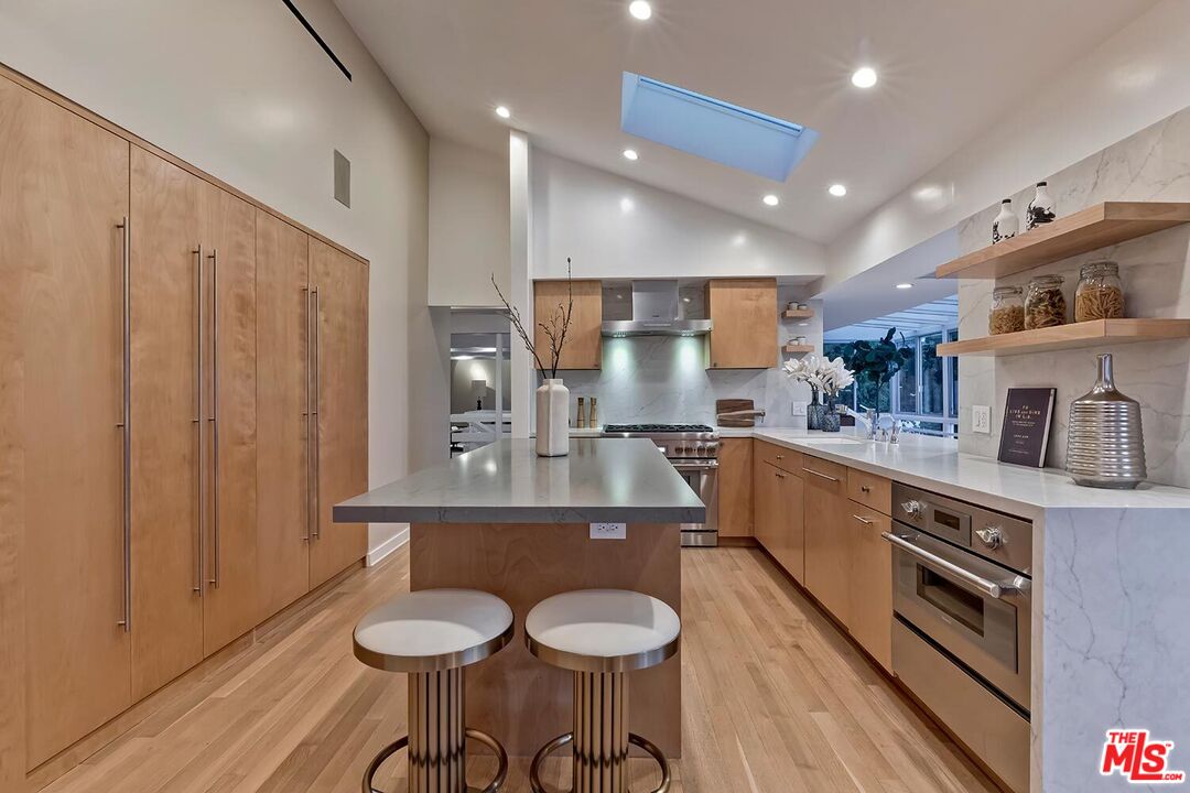 9316 Beverly Crest Dr