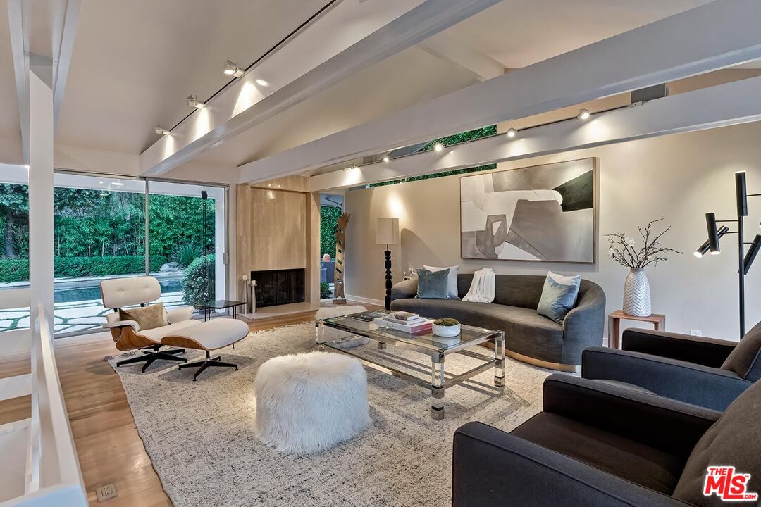 9316 Beverly Crest Dr