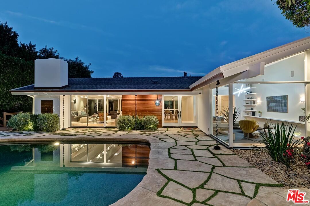 9316 Beverly Crest Dr