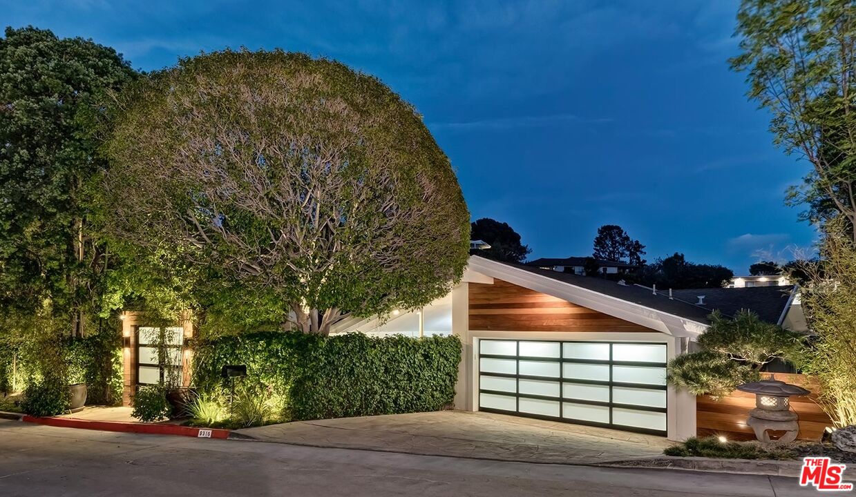 9316 Beverly Crest Dr