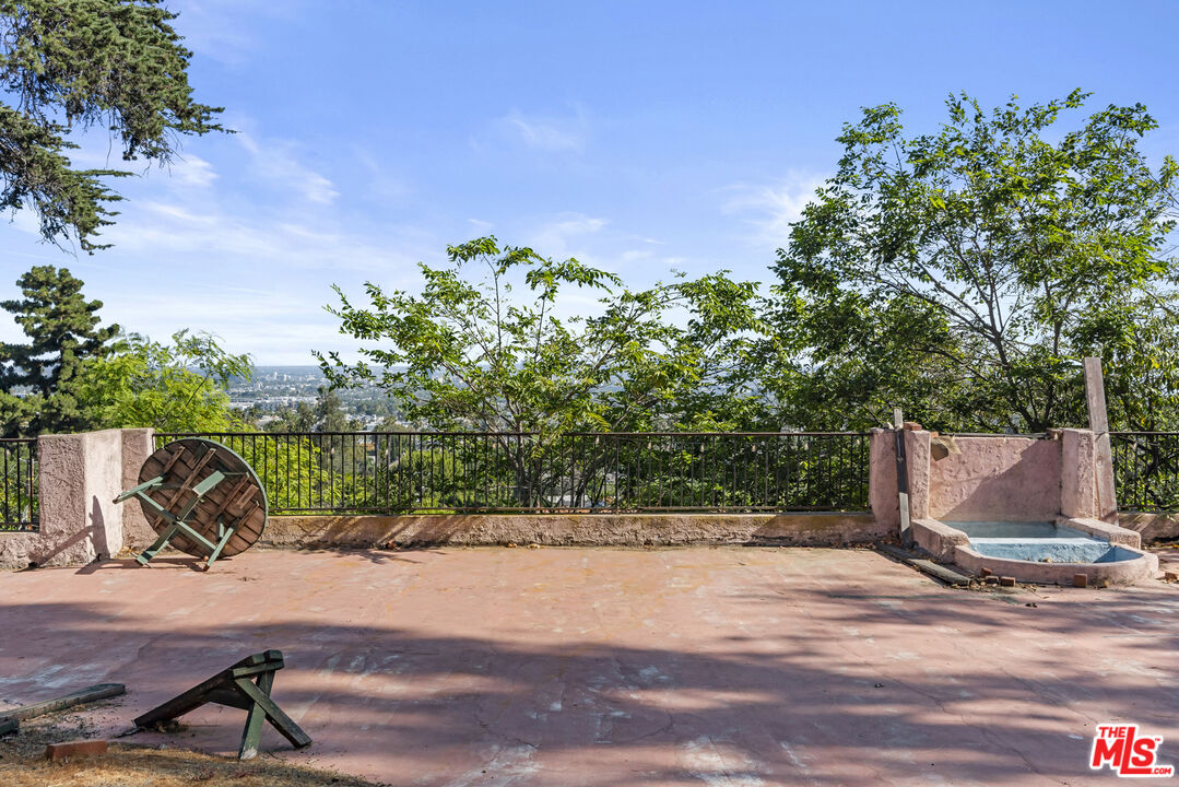 1830 N Sierra Bonita Ave