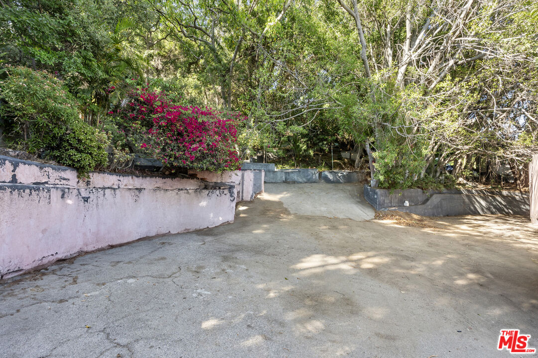 1830 N Sierra Bonita Ave