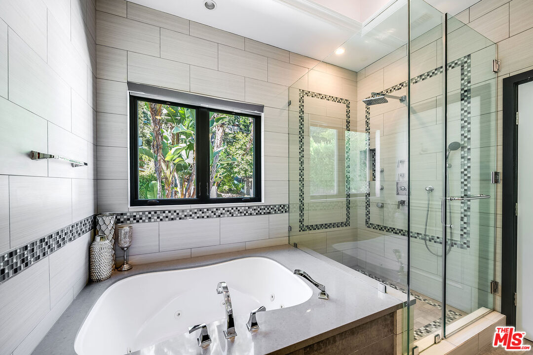 1600 Benedict Canyon Dr