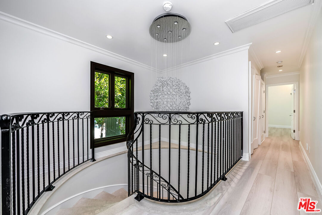 1600 Benedict Canyon Dr