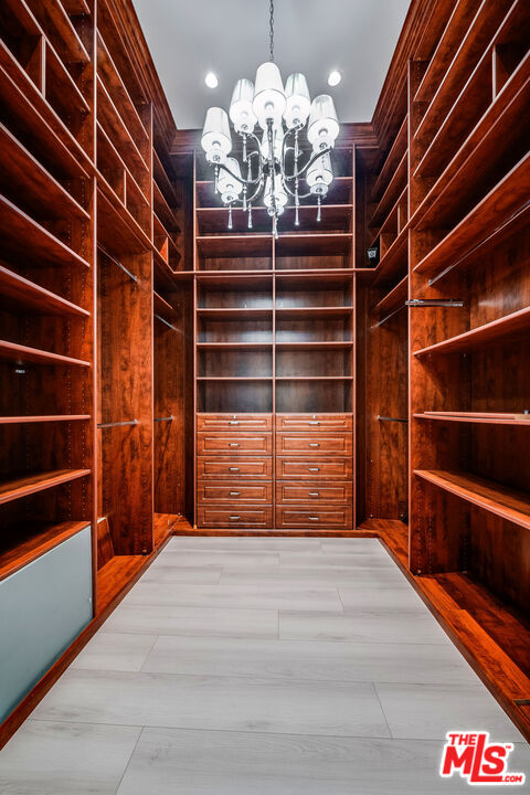 1600 Benedict Canyon Dr