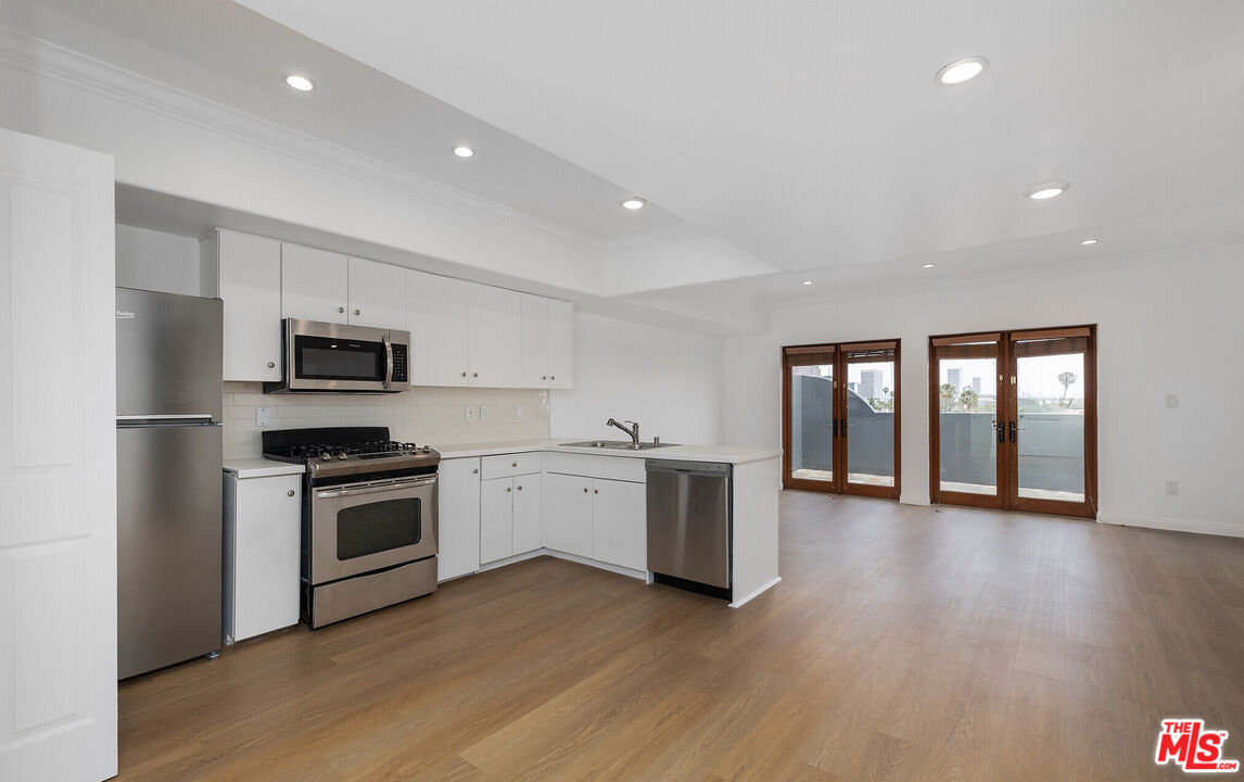 930 S Robertson Blvd Unit: 603