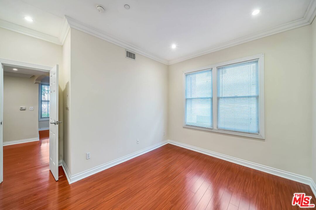 1236 N Flores St Unit: 401