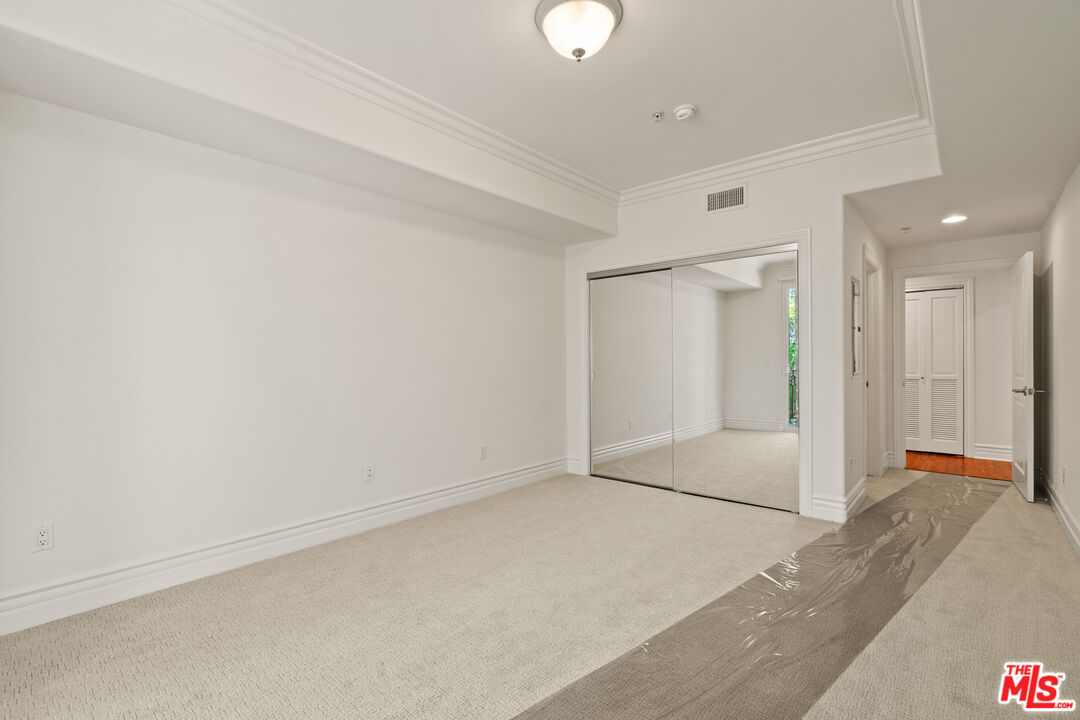 2306 Fox Hills Dr Unit: 203