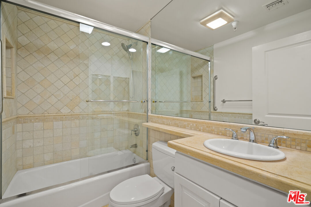 2306 Fox Hills Dr Unit: 203