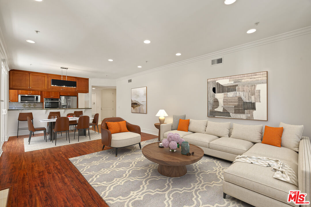 2306 Fox Hills Dr Unit: 203