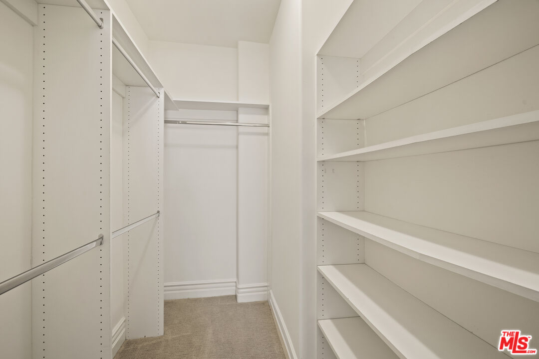 2306 Fox Hills Dr Unit: 203