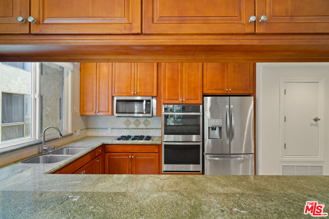 2306 Fox Hills Dr Unit: 203