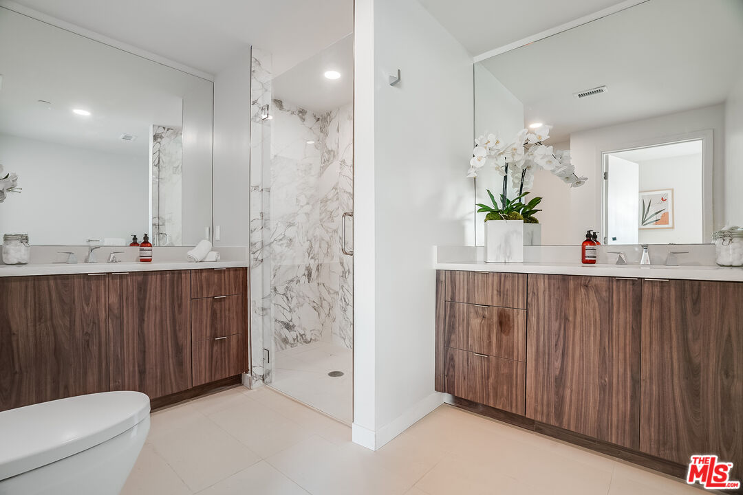 1021 S Shenandoah St Unit: 301