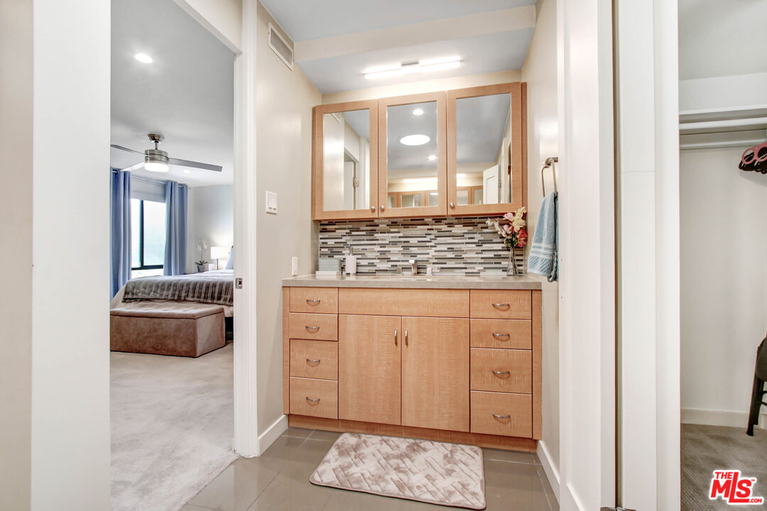 9303 Burton Way Unit: B