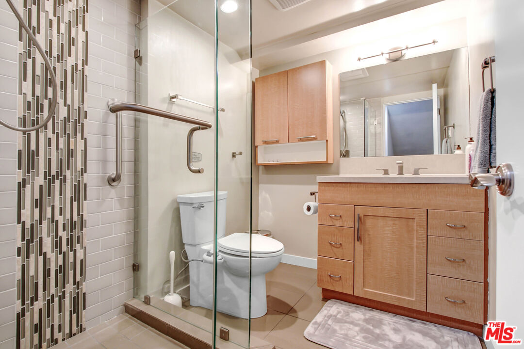 9303 Burton Way Unit: B