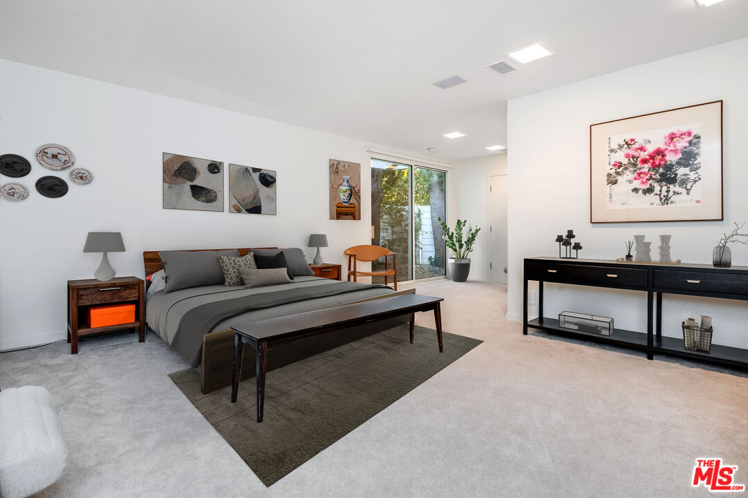1010 N Rexford Dr
