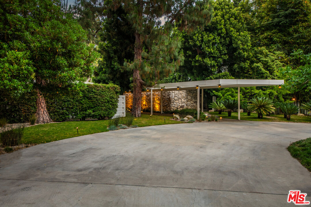 1010 N Rexford Dr
