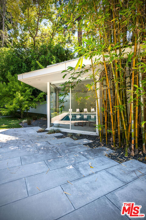1010 N Rexford Dr