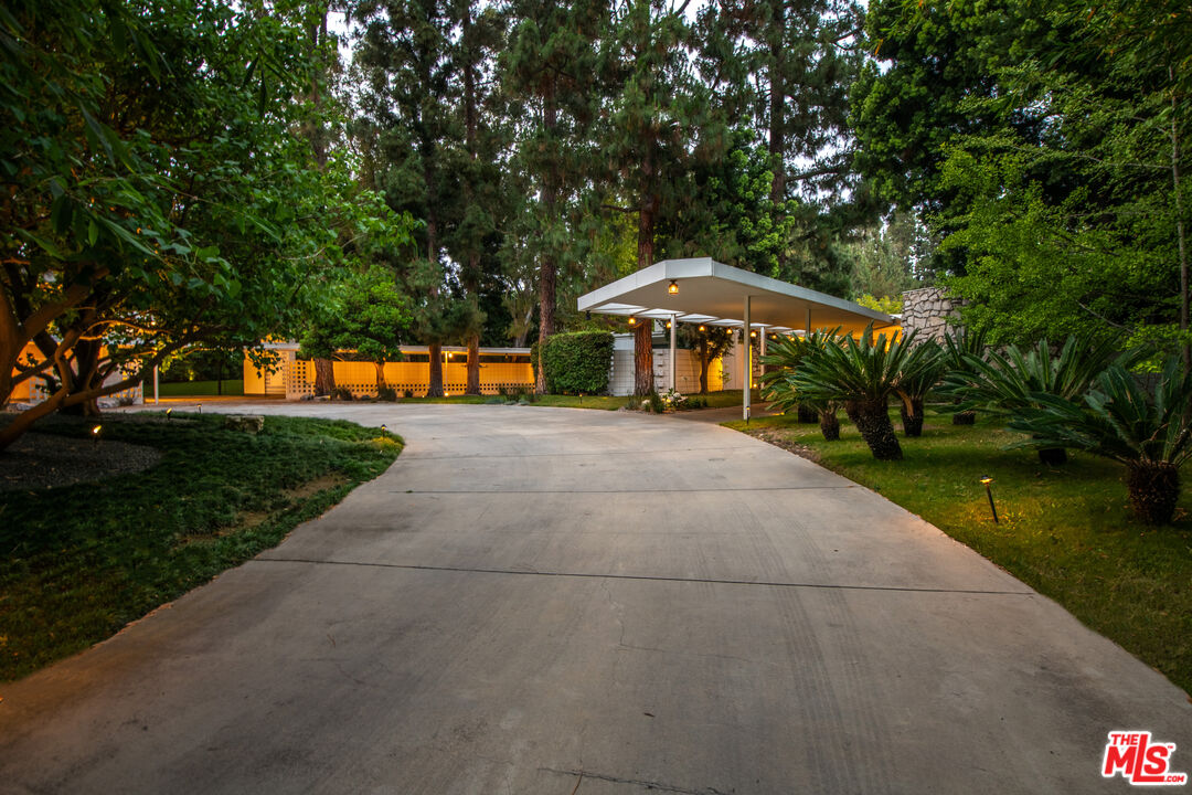 1010 N Rexford Dr