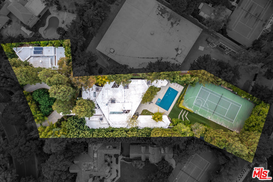 1010 N Rexford Dr